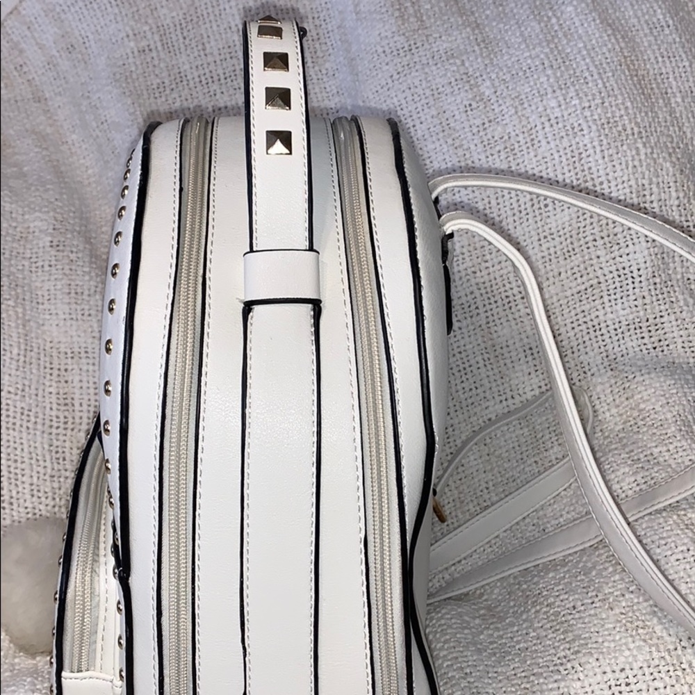 Backpack - Picture 2 of 6